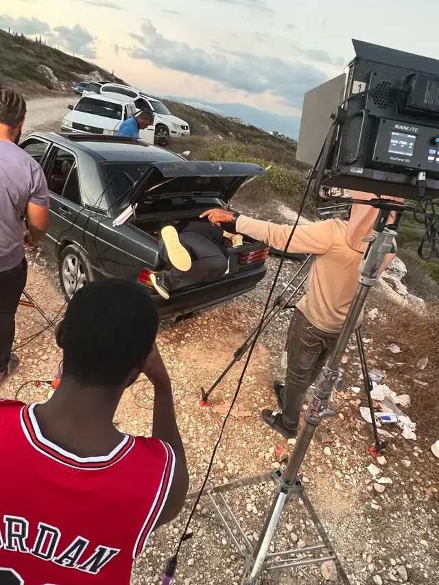 Behind the scenes photo 17